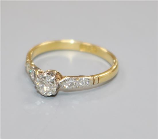 An 18ct gold and single stone diamond ring with diamond set shoulders, N/O.